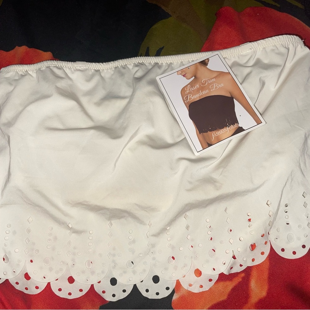 NWT fashion. Form lace trim bandeau bra